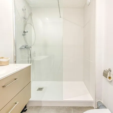 Charming T2, Wifi, Air Conditioning, Balcony Apartamento